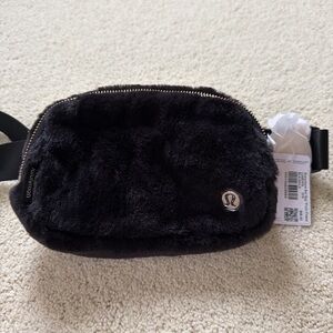 Lululemon Everywhere Belt Bag Plush Fleece Black NWT
